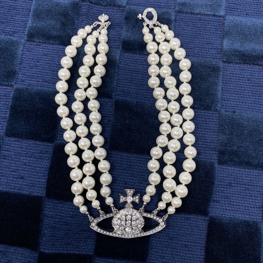 VIVIENNE WESTWOOD THREE ROW PEARL BAS RELIEF CHOKER - Picture 4 of 5
